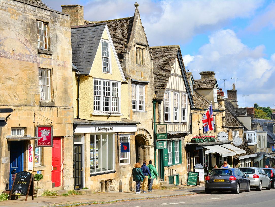 Burford's town centre, where Test Valley Digital help local businesses with their websites.